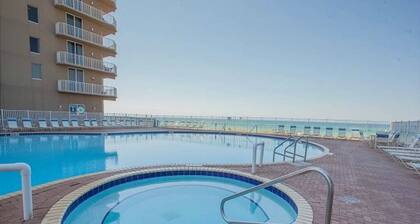 Luxury Beachfront Unit, Sleeps 6, Walk to Pier Park, Snowbirds Welcome!