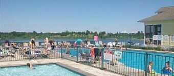 Family Retreat-Beachwalk-Grill-AC-Free WiFi-Pool Table-Bikes-Grill-Golf Cart