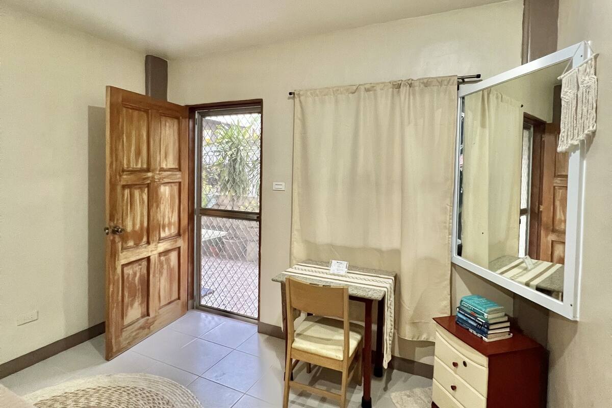 Deluxe Room, 1 Bedroom, Private Bathroom, Annex Building | Individually furnished, desk, laptop workspace, bed sheets