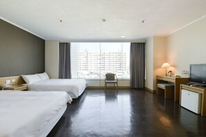 Chambre Quadruple Supérieure, 1 chambre | Bureau, rideaux occultants, chambres insonorisées, Wi-Fi gratuit