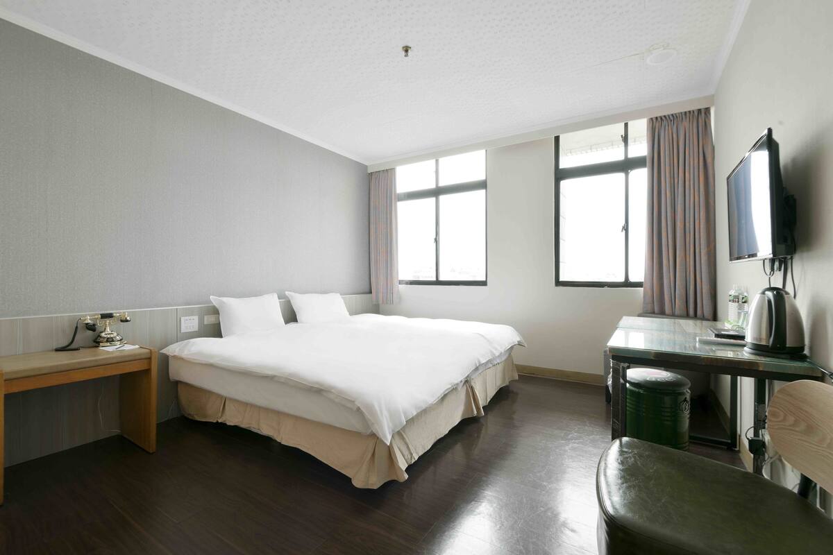 Superior Double Room, 1 Bedroom | Desk, blackout drapes, soundproofing, WiFi (free)
