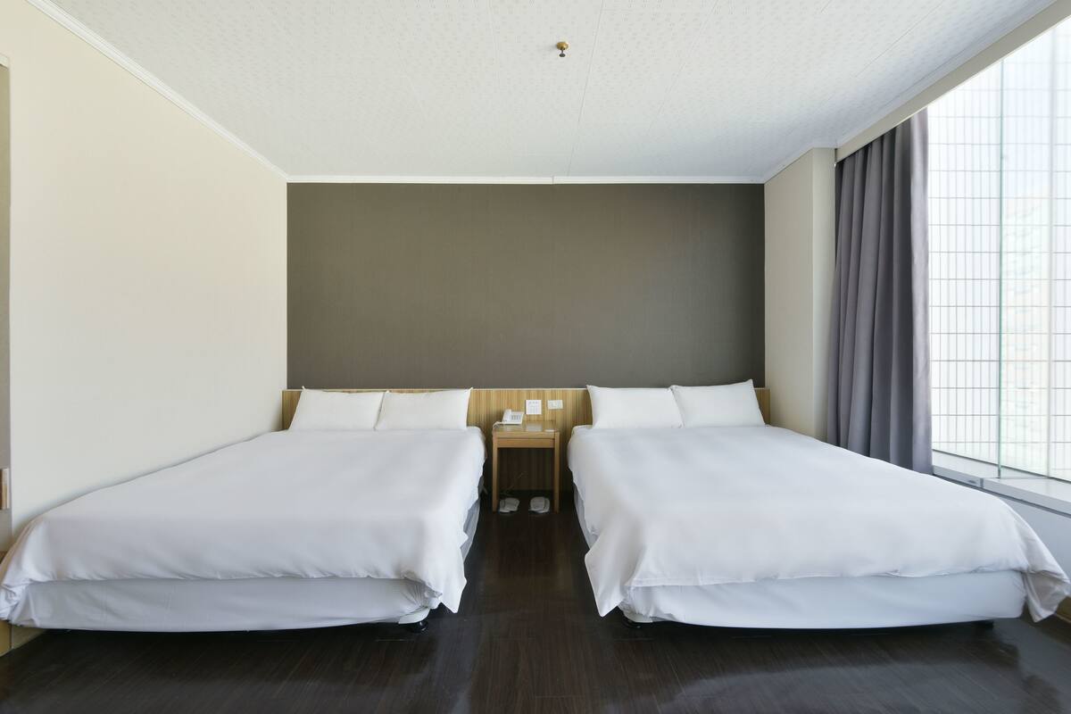 Superior Quadruple Room, 1 Bedroom | Desk, blackout drapes, soundproofing, WiFi (free)