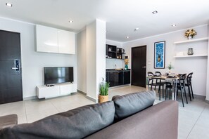The Peak | Living area | LCD TV - NOON Village Tower 1 (Chalong)