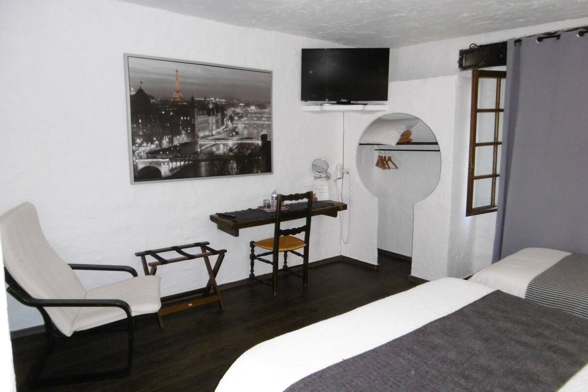 1 bedroom, premium bedding, desk, iron/ironing board