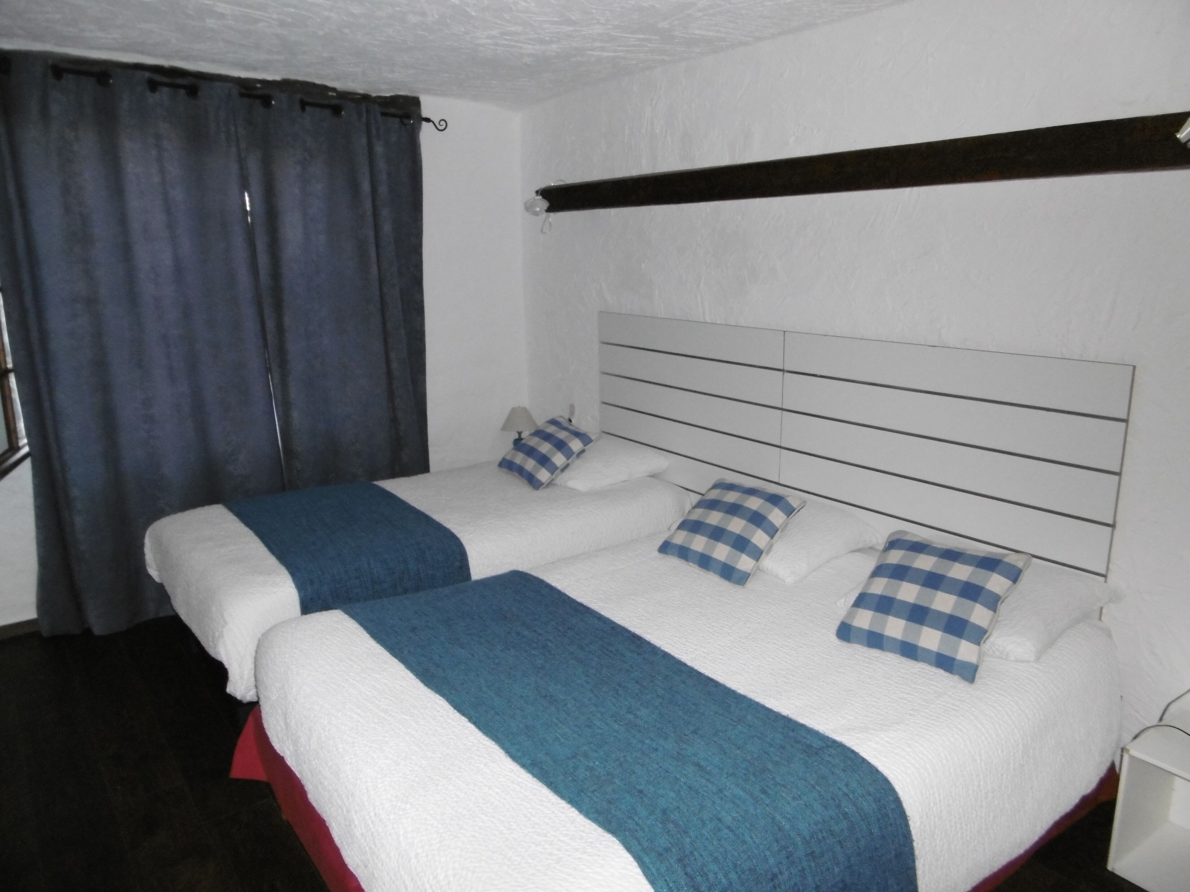 triple room | 1 bedroom, premium bedding, desk, iron/ironing board