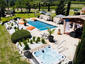 A pool area with a hot tub, lounge chairs, and a pergola. - La Bastide des Bourguets (Sault)