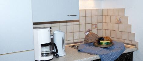House, 3 Bedrooms | Private kitchen | Fridge, microwave, coffee/tea maker, electric kettle