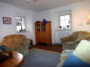 House, 3 Bedrooms | Living room | Flat-screen TV, fireplace - Relaxen am Nationalpark Eifel (Blankenheim)