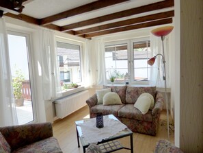 Comfort House, 3 Bedrooms | Living room | TV - Relaxen im alten Winzerhaus (Rech)