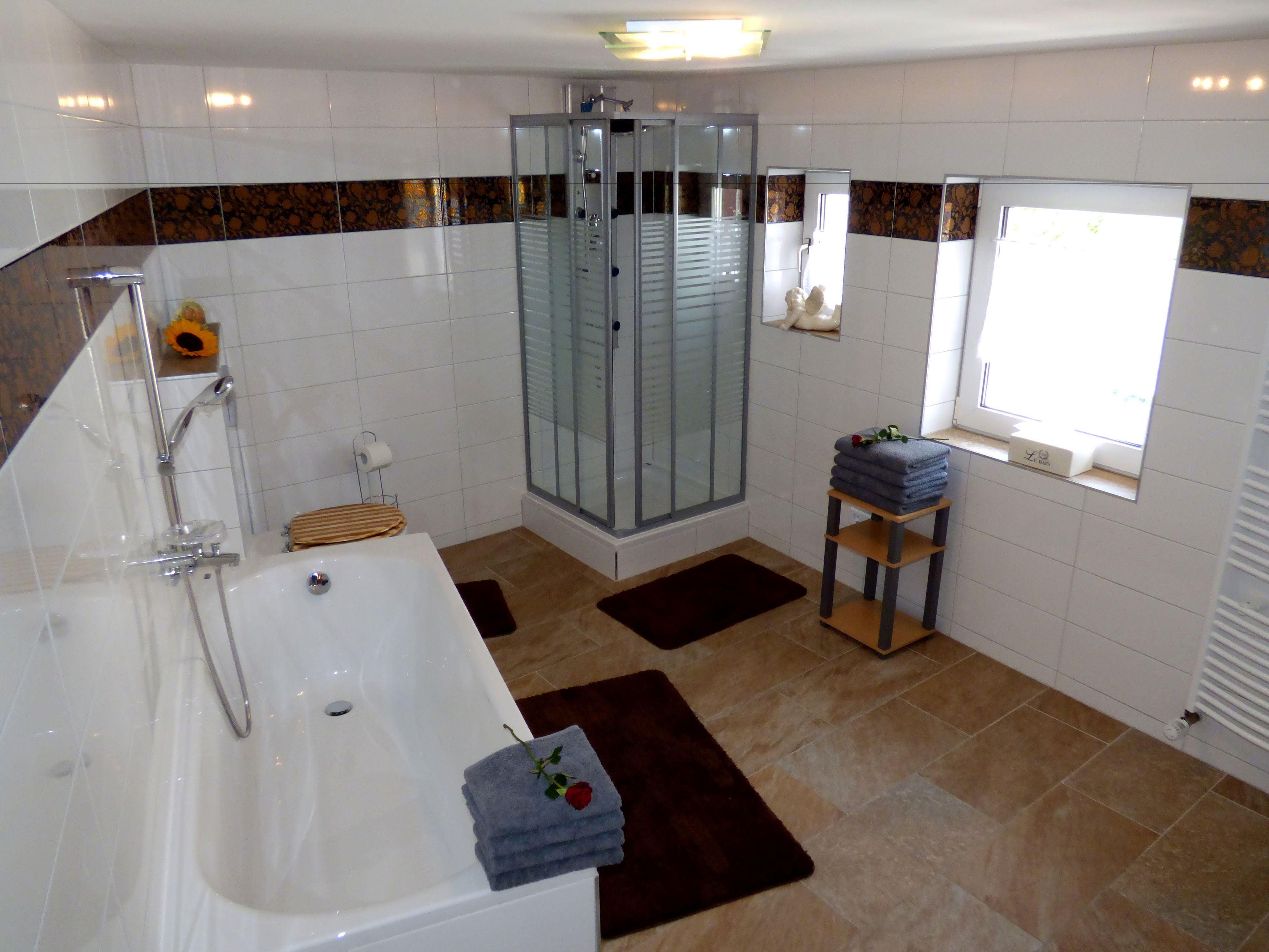 Luxury-Apartment, 2 Schlafzimmer | Badezimmer | Badewanne und Dusche (separat), Haartrockner, Handtücher
