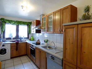 舒適聯排別墅 | 私人廚房 | 雪櫃、微波爐、焗爐、爐具