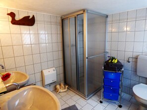 Hus – comfort, 3 soverom | Bad | Dusj, hårføner og håndklær
