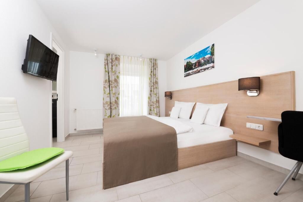 desk, free cots/infant beds, free wifi, bed sheets