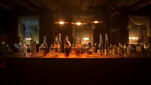 A bar area with various bottles and a wooden counter. - Altes Eishaus, Hotel & Restaurant (Giessen)