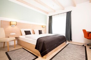 Desk, free cribs/infant beds, free WiFi, bed sheets - Altes Eishaus, Hotel & Restaurant (Giessen)