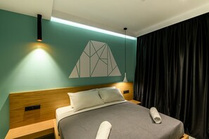 Blackout curtains, soundproofing, free WiFi, bed sheets - Mosaikon - Hostel (Athens)
