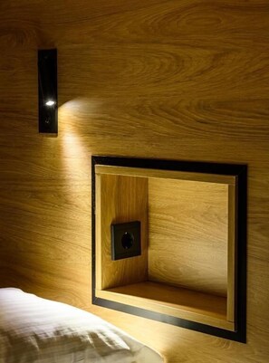 Quadruple Room (4 Beds) | Blackout drapes, soundproofing, free WiFi, bed sheets - Mosaikon - Hostel (Athens)