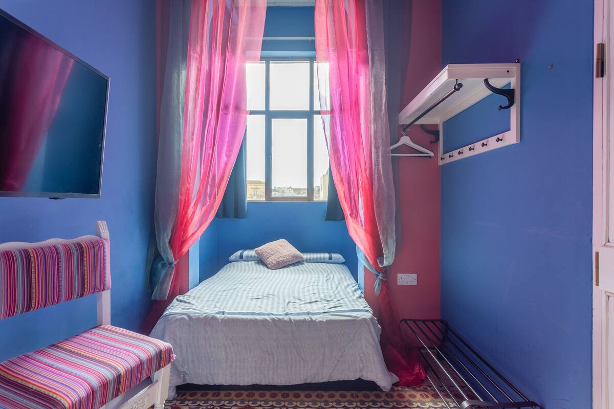 Single Room, Kitchenette
