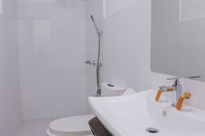 Premium bedding, soundproofing, iron/ironing board, rollaway beds - The Castaway Retreat (Feridhoo)