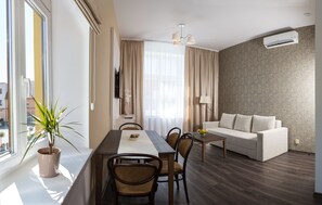 108-cm-Flachbildfernseher mit Satellitenempfang, Fernseher