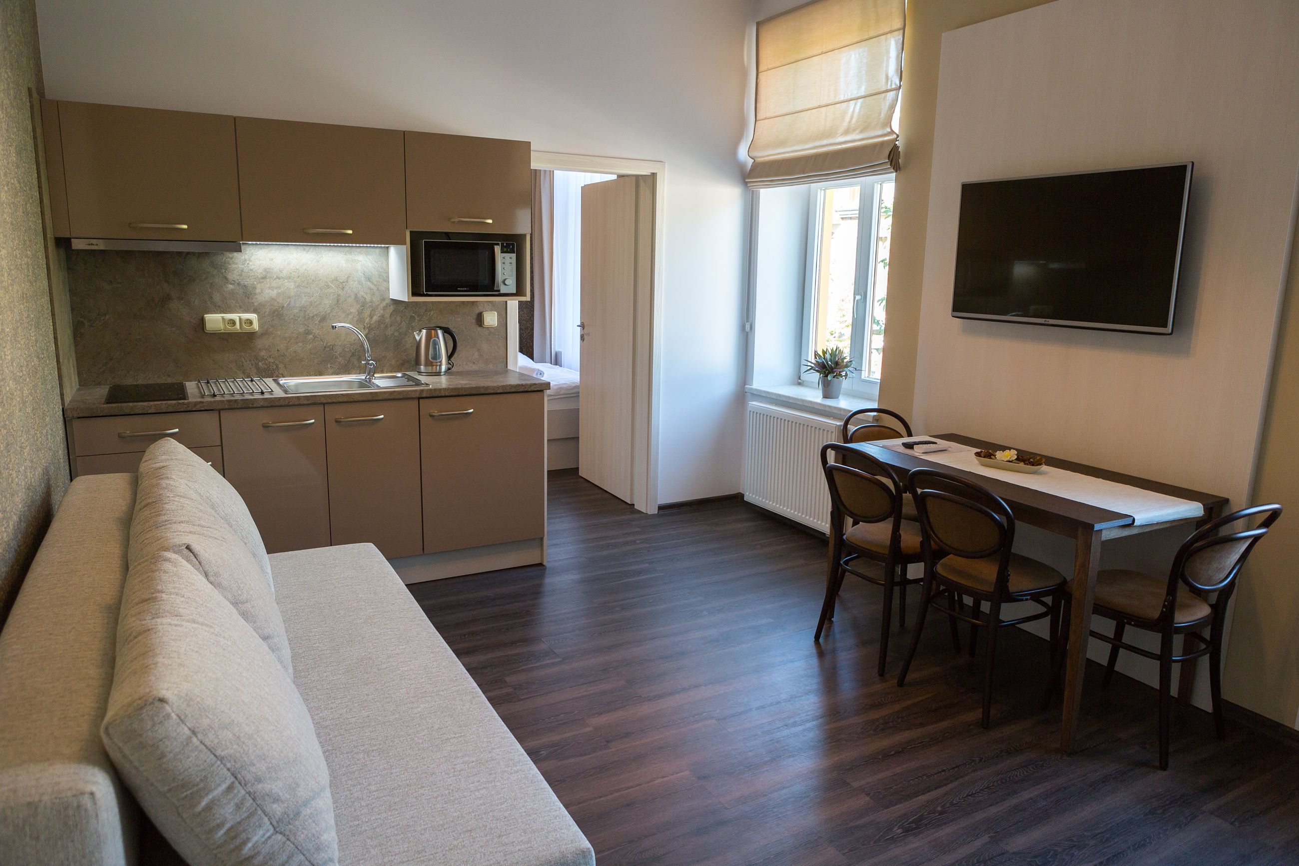 Suite Deluxe (3) | Soggiorno | TV a schermo piatto 108 cm con canali satellitari, TV
