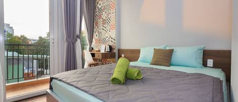 City Double Room, 1 Queen Bed, City View | Room amenity