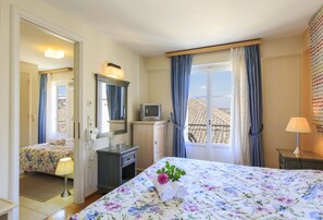 Apartment | Minibar, desk, iron/ironing board, free WiFi - Latini Family Hotel (Nafplio)