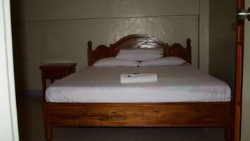 Chambre Quadruple Classique, 1 grand lit, salle de bains privée | Fer et planche à repasser, Wi-Fi gratuit, draps fournis