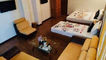 Premium bedding, minibar, desk, iron/ironing board