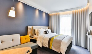 Hypo-allergenic bedding, in-room safe, desk, blackout drapes