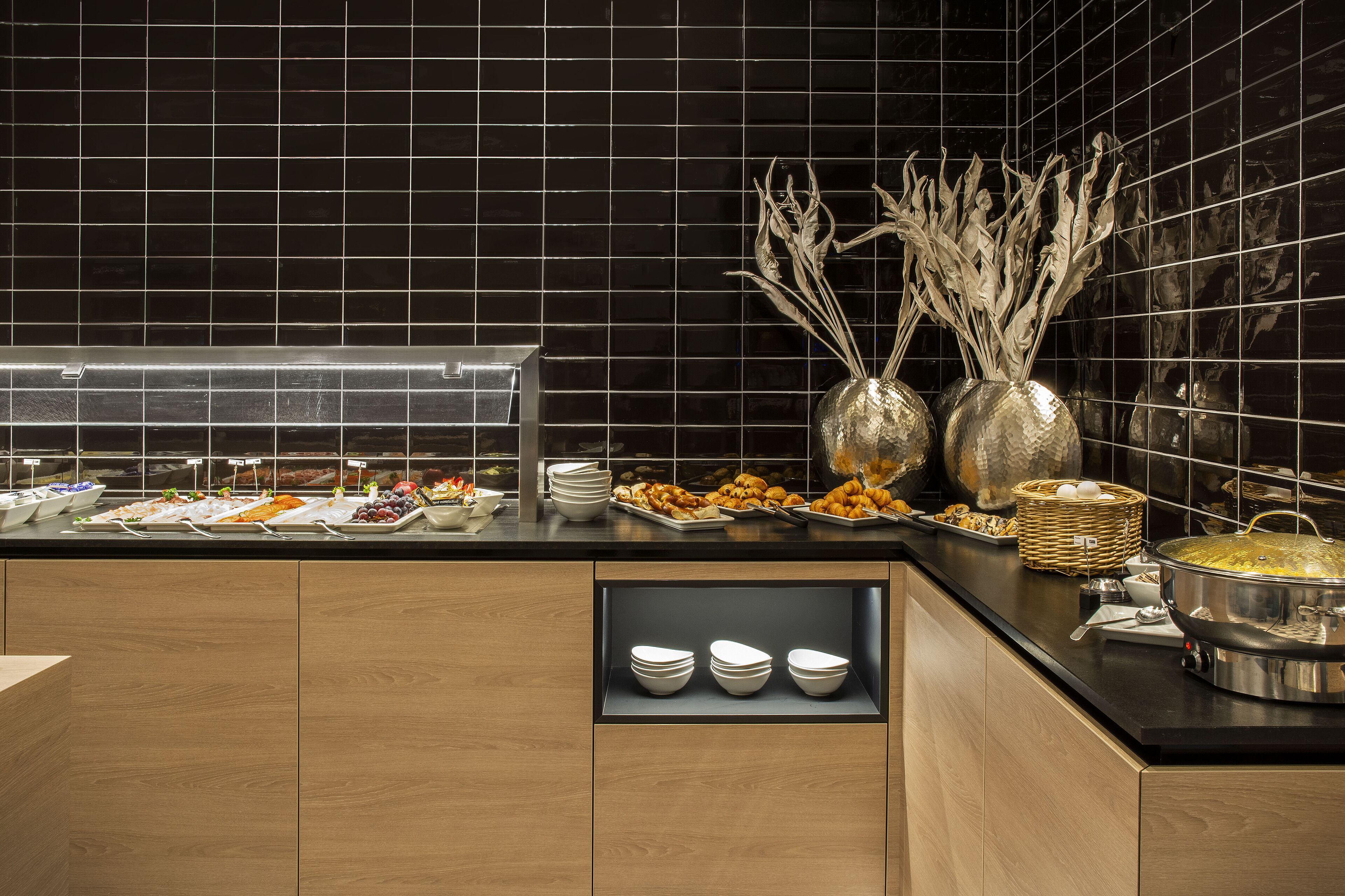 free buffet breakfast