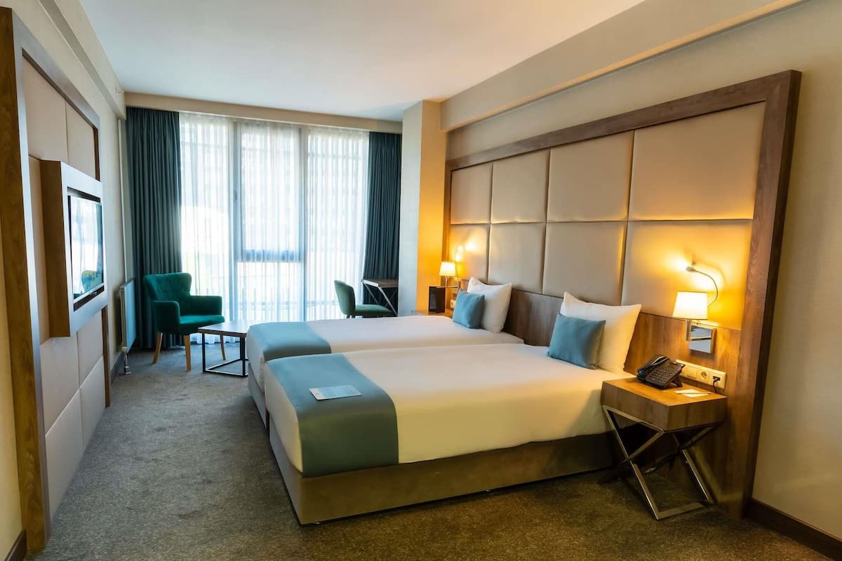 Standard Twin Room, 2 Twin Beds | Premium bedding, minibar, in-room safe, soundproofing