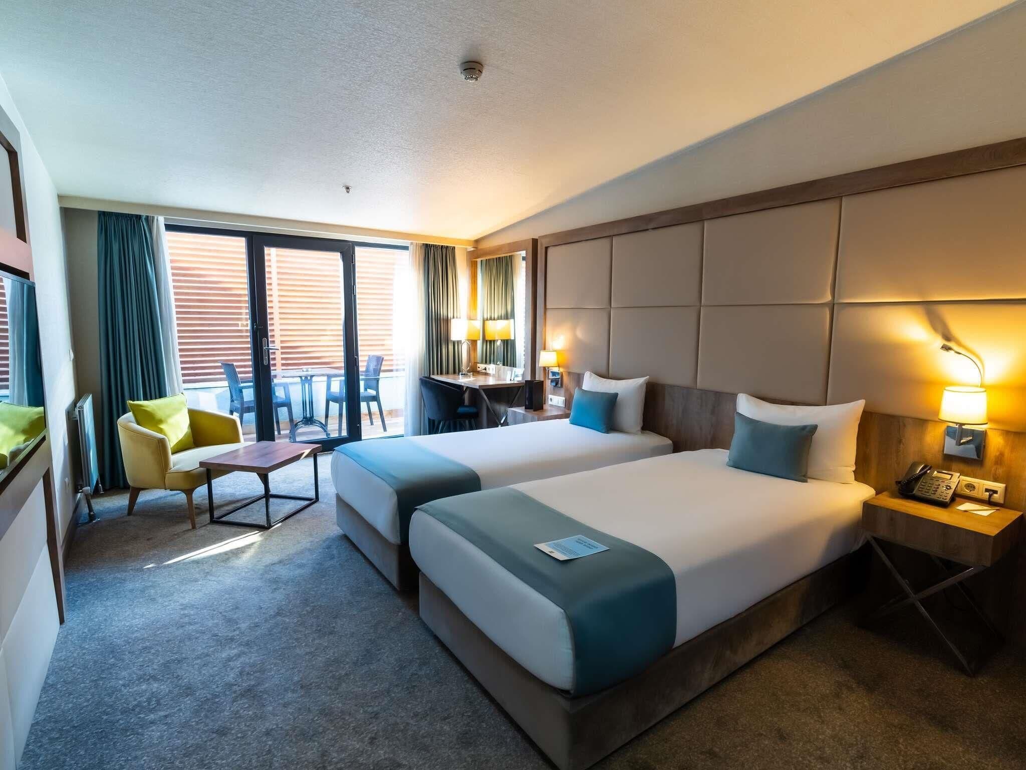 Deluxe Twin Room, 2 Twin Beds, Balcony | Premium bedding, minibar, in-room safe, soundproofing