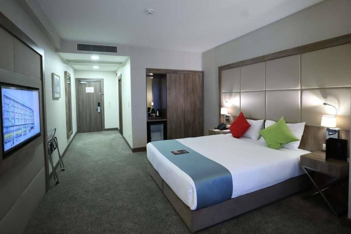 Superior Room, 1 Double Bed | Premium bedding, minibar, in-room safe, soundproofing