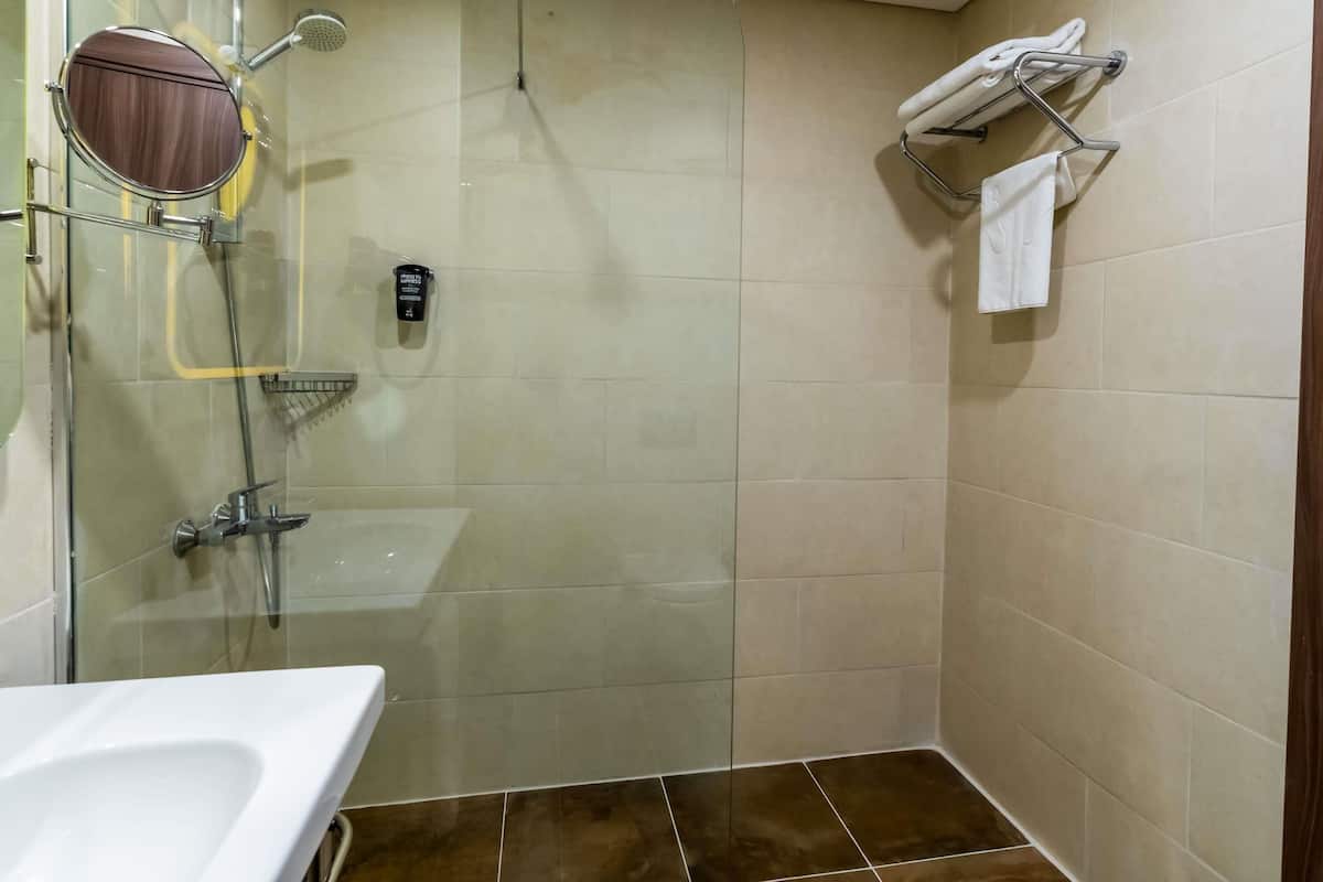Deluxe-herbergi - 1 tvíbreitt rúm - svalir | 1 svefnherbergi, rúmföt af bestu gerð, míníbar, öryggishólf í herbergi