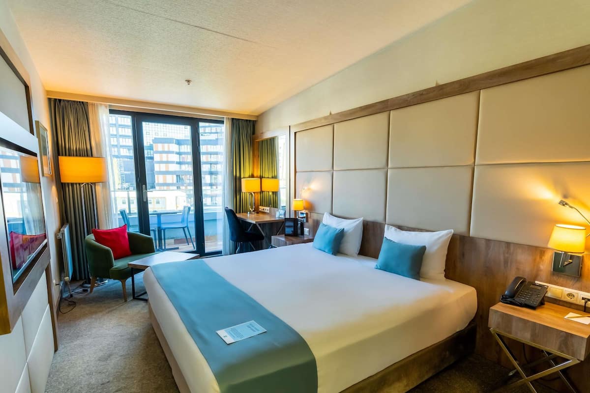 Deluxe-Zimmer, 1 Doppelbett, Balkon | Hochwertige Bettwaren, Minibar, Zimmersafe, schallisolierte Zimmer