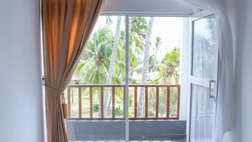 Premium bedding, in-room safe, soundproofing, bed sheets