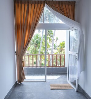 Premium bedding, in-room safe, soundproofing, bed sheets - Hotel Star White Negombo (Negombo)