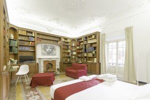 Literie hypoallergénique, bureau, rideaux occultants