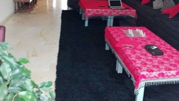 Apartment, 2 Schlafzimmer | Wohnzimmer | 32-Zoll-Flachbildfernseher mit Satellitenempfang, Fernseher