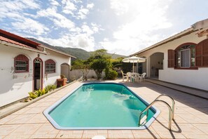 Piscina externa sazonal