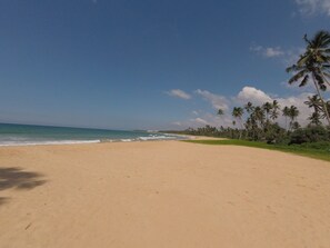 Beach nearby - Nature Paradise Villas (Balapitiya)