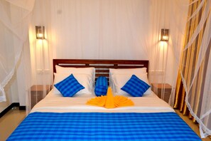 Desk, iron/ironing board, free WiFi