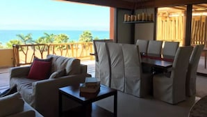 Family Villa, 5 Bedrooms | In-room dining - Villa Turquesa by RNLR (Bucerías)