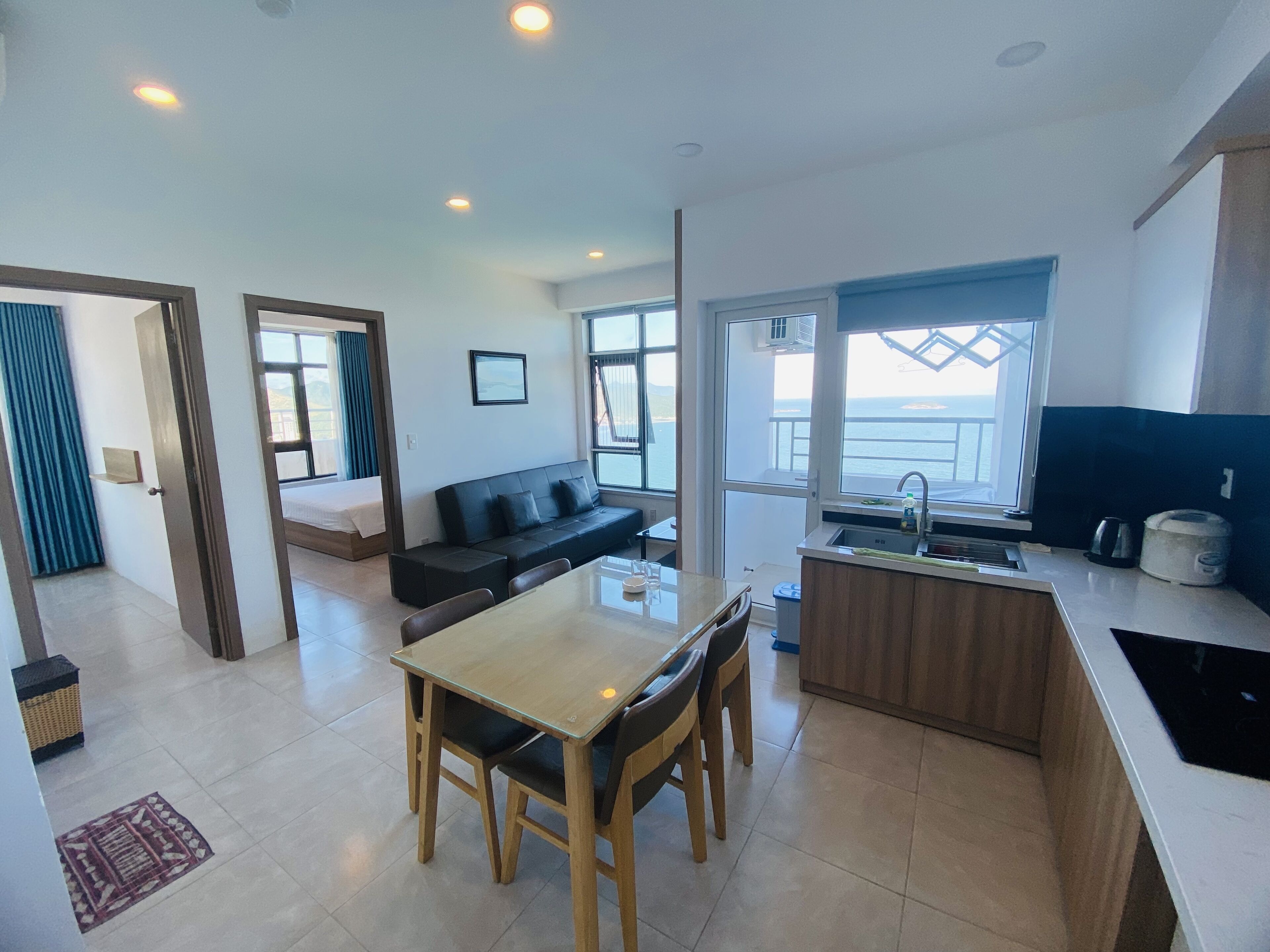 deluxe apartment, 2 bedrooms, kitchen | private kitchen | fridge, microwave, stovetop, rice cooker