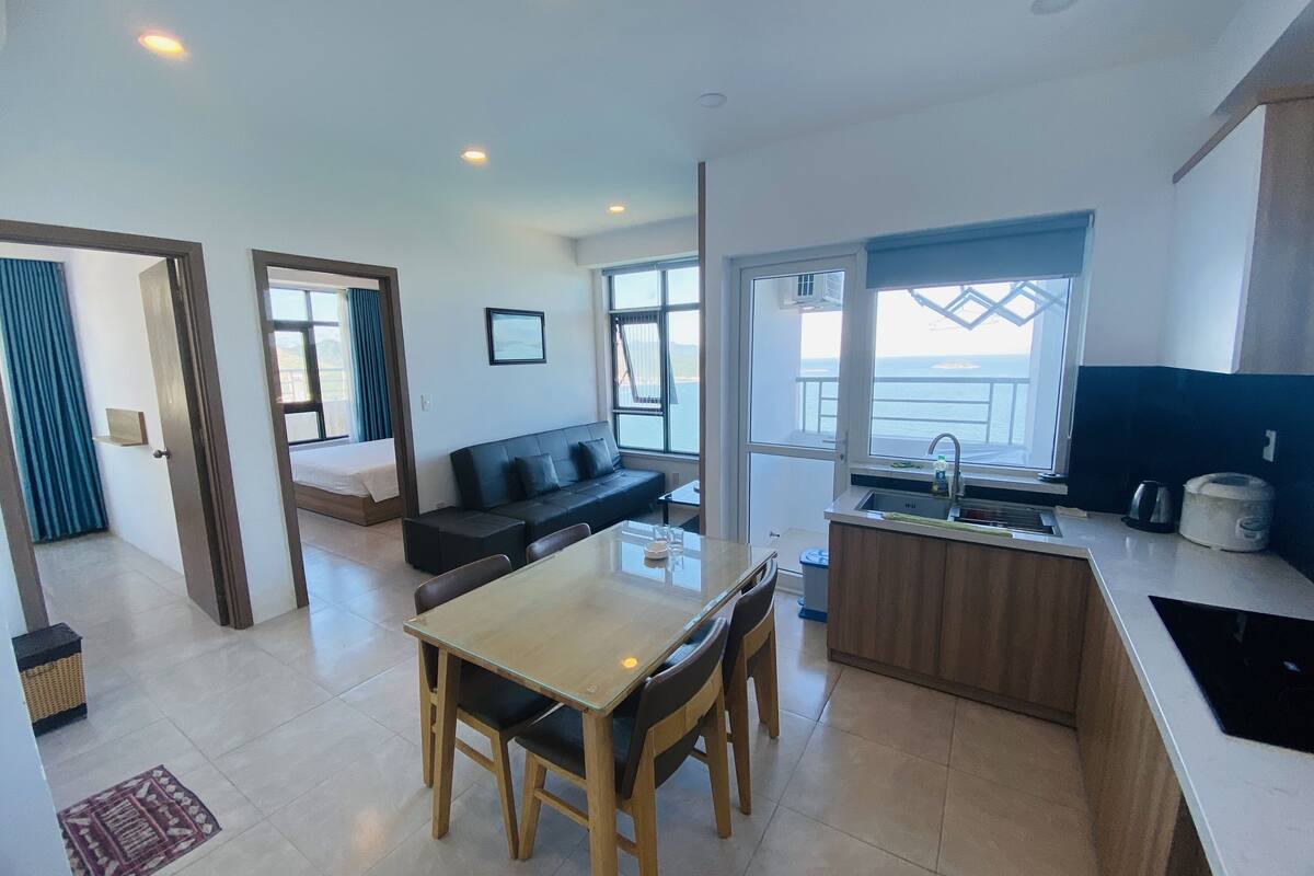 deluxe apartment, 2 bedrooms, kitchen | private kitchen | fridge, microwave, stovetop, rice cooker