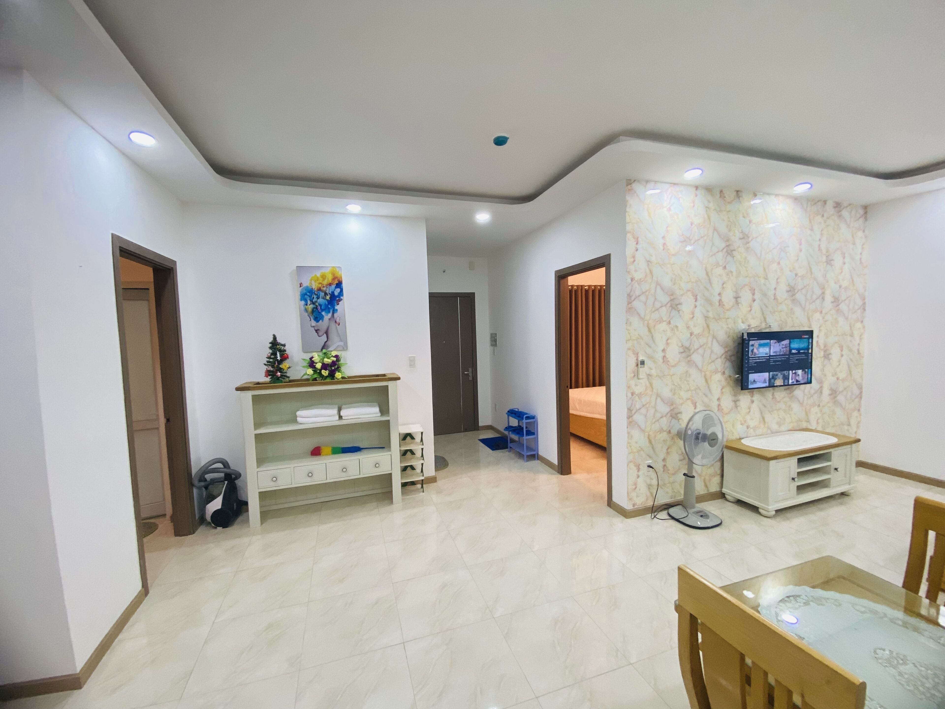 classic apartment | living area | 42-inch flat-screen tv with digital channels, tv