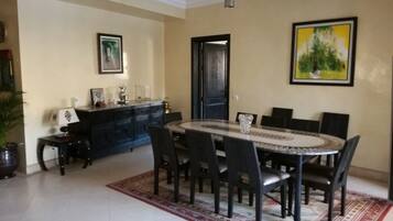Vila, 5 kamar tidur | Makan di kamar