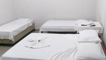 Quarto triplo | Área de estar | TV de tela plana