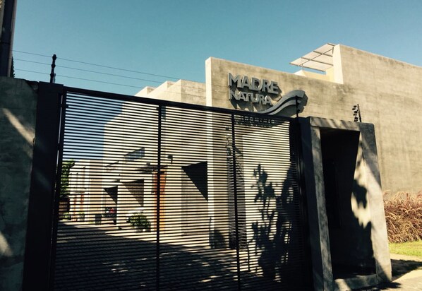 Entrada al alojamiento